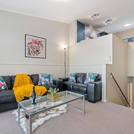 2-Bedroom Apartment With Lake & Mountain View - Beechwood Queenstown Bagian luar foto