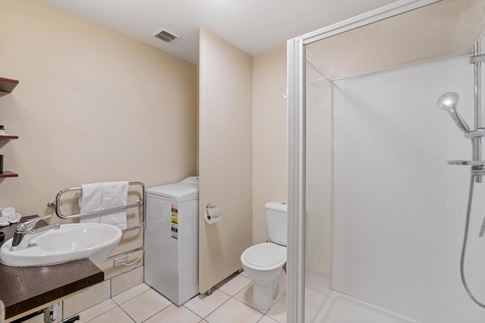 2-Bedroom Apartment With Lake & Mountain View - Beechwood Queenstown Bagian luar foto