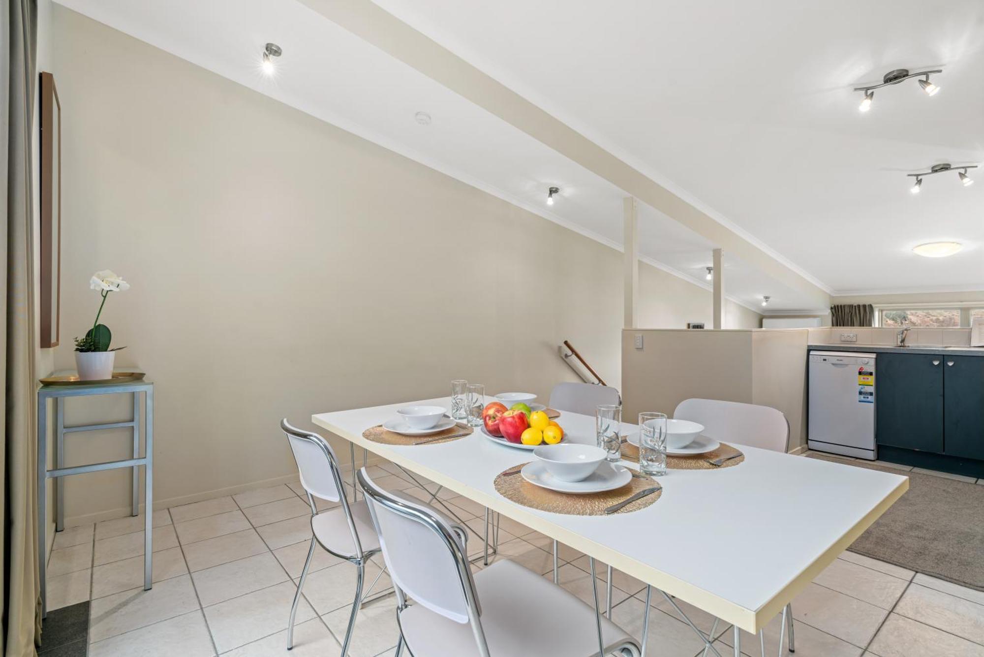 2-Bedroom Apartment With Lake & Mountain View - Beechwood Queenstown Bagian luar foto