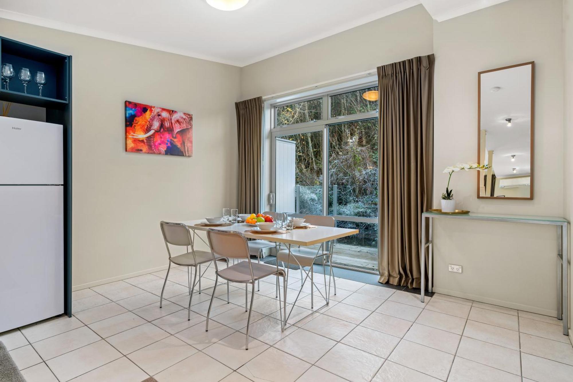 2-Bedroom Apartment With Lake & Mountain View - Beechwood Queenstown Bagian luar foto